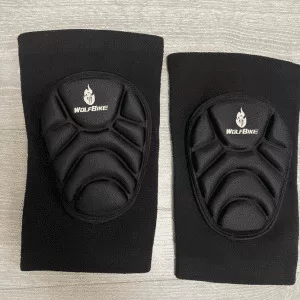 Pantaloncini imbottiti con protezione per impatti da snowboard e protezione per le ginocchia ricevuti dal cliente T*****r.