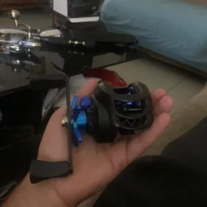 Mulinello da pesca Baitcasting ricevuto dal cliente Gray.